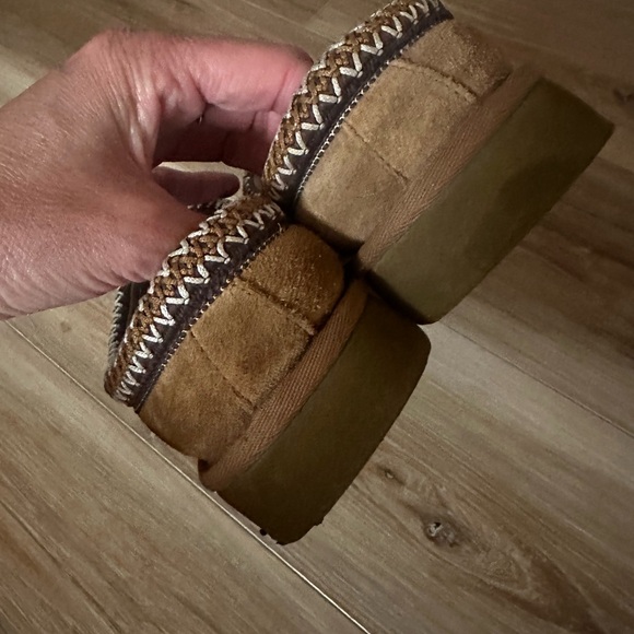 Ugg Tasman slippers, women’s size 7. Some wear, GUC, tan - Picture 6 of 10